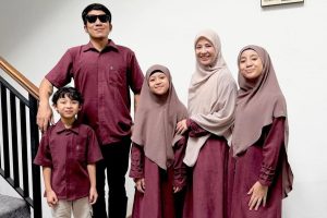 Desta Dan Natasha Rizky Tampil Kompak Saat Rayakan Lebaran
