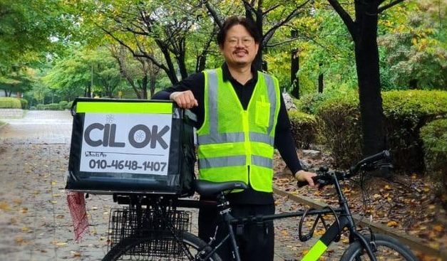 Viral Penjual Cilok Bersepeda Asal Indonesia Di Korea Selatan