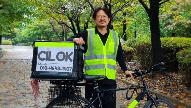 Viral Penjual Cilok Bersepeda Asal Indonesia Di Korea Selatan