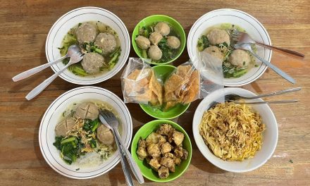 9 Kedai Bakso Paling Legendaris Yang Wajib Dikunjungi Saat Libur