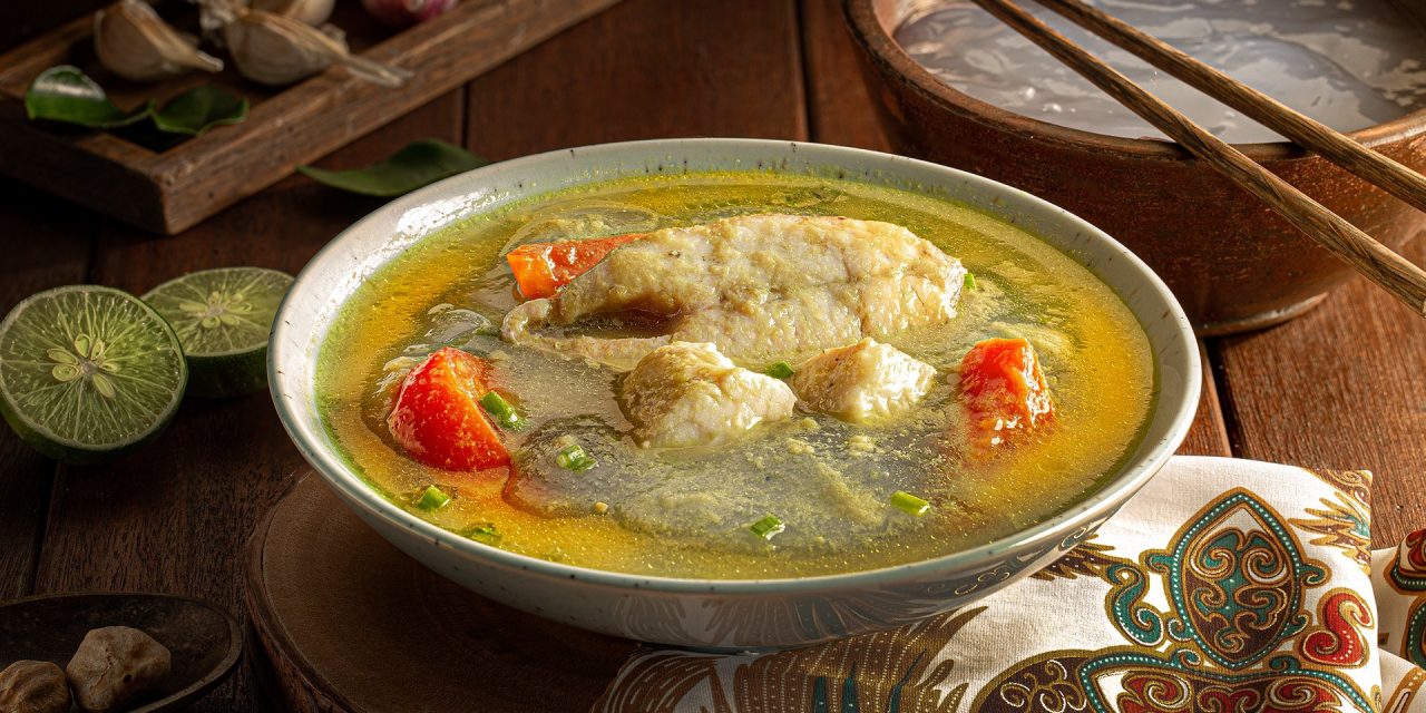 Mencicipi Papeda Kuah Kuning: Kuliner Ikonik Timur Indonesia