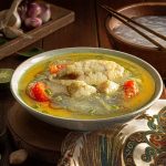 Mencicipi Papeda Kuah Kuning: Kuliner Ikonik Timur Indonesia