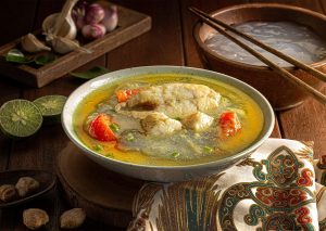 Mencicipi Papeda Kuah Kuning: Kuliner Ikonik Timur Indonesia