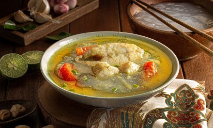 Mencicipi Papeda Kuah Kuning: Kuliner Ikonik Timur Indonesia