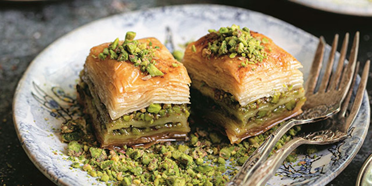 Baklava Turki: Pastri Filo Lapis Pistachio Dan Madu Pemikat Dunia