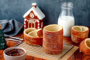 Chimney Cake Hongaria: Sensasi Roti Cerobong Asap Khas Eropa