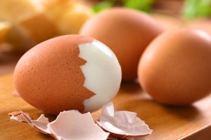 Trik Kupas Telur Rebus Cepat Dan Rapi Cukup Dikocok