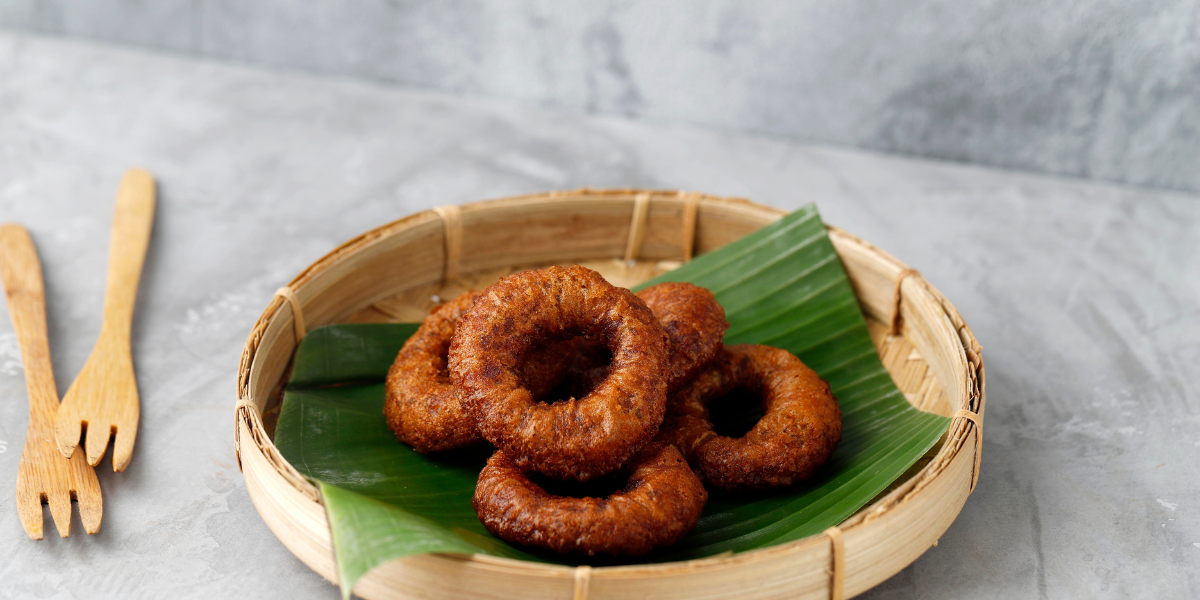 Sensasi Kue Kaak, Roti Cincin Tradisional Yang Mulai Langka
