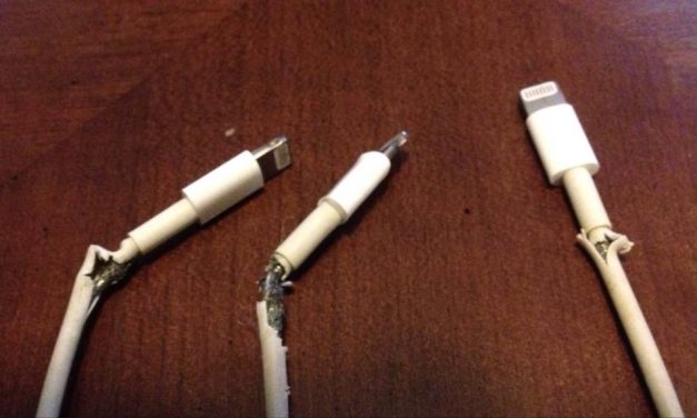 Trik Atasi Kabel Charger Longgar Pakai Benang Jahit
