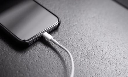 Trik Lindungi Kabel Charger HP Cuma Pakai Per Pulpen Bekas