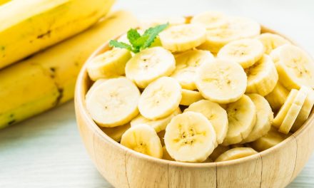 Cara Memotong Pisang Untuk Topping Kue Agar Tidak Cokelat