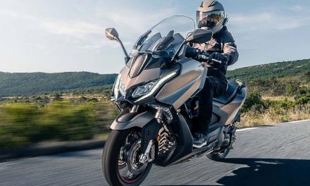 Kymco AK570 Premium: Maxi Tourer Dengan Navigasi Noodoe AI