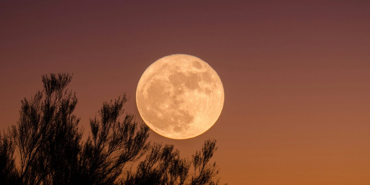 Supermoon Terbesar Tahun Ini: Kapan Jadwal Di Indonesia?
