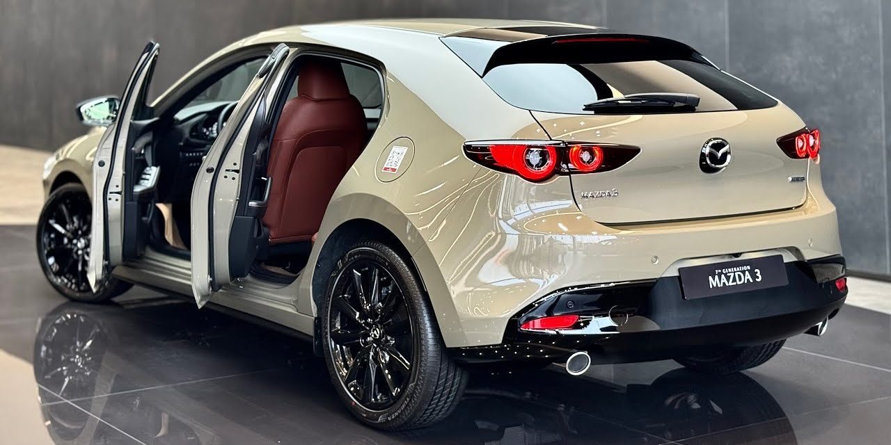Mazda 3 Hatchback Carbon Edition: Dengan Warna Zircon Sand