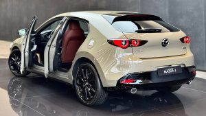 Mazda 3 Hatchback Carbon Edition: Dengan Warna Zircon Sand