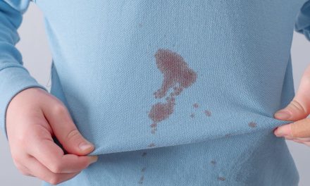 Cara Bersihkan Noda Darah Di Pakaian Pakai Air Dan Garam