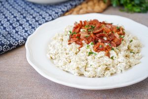 Kelezatan Bryndzové Halušky: Pangsit Dan Taburan Bacon Renyah